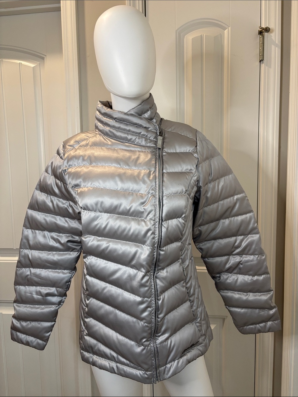 Eddie Bauer Silver Quilted Asymmetric Puffer Jacket Size Medium